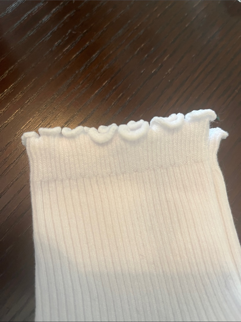 NWOT Bombas White Ribbed Crew Socks with Ruffle Cuff - Picture 3 of 4